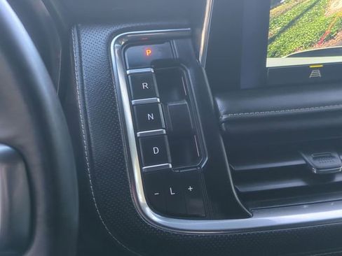 Used 2023 Chevrolet Suburban Premier image 38