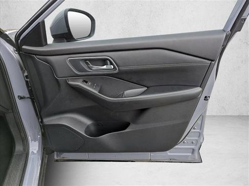 Used 2025 Nissan Rogue Platinum image 27