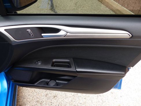 Used 2020 Ford Fusion SE image 21