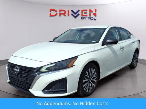 Used 2025 Nissan Altima 2.5 SV FWD image 1