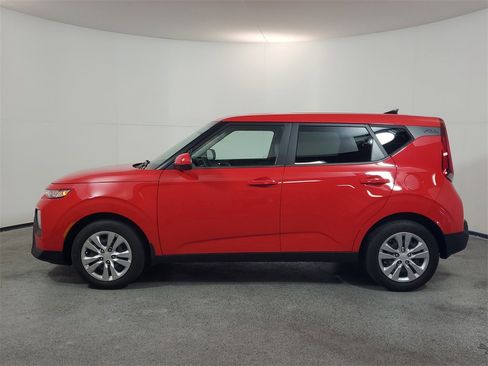 Used 2022 Kia Soul LX image 4