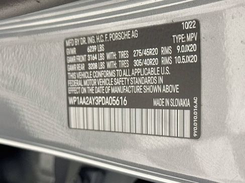 Used 2023 Porsche Cayenne AWD/4WD image 32