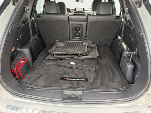 Used 2023 Mitsubishi Outlander SE image 25