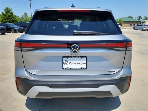 New 2025 Volkswagen Tiguan SE image 3