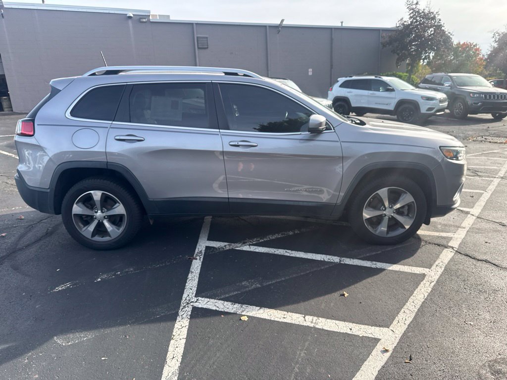 Used 2019 Jeep Cherokee Limited w/ Luxury Group AWD/4WD image 4