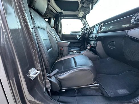 Used 2019 Jeep Wrangler Unlimited Sahara AWD/4WD image 19