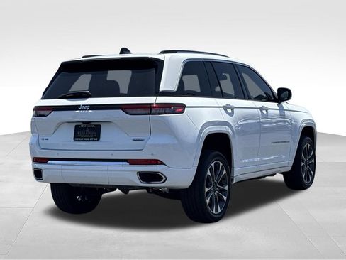 Used 2023 Jeep Grand Cherokee Overland AWD/4WD image 11