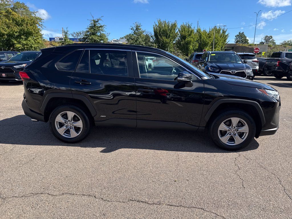 Used 2024 Toyota RAV4 XLE w/ Convenience Package AWD/4WD image 10