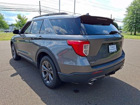 Used 2023 Ford Explorer XLT w/ Equipment Group 202A AWD/4WD image 4