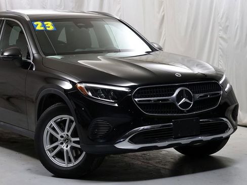 Used 2023 Mercedes-Benz GLC 300 4MATIC image 2