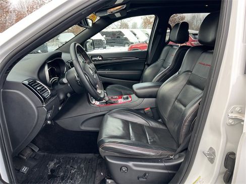 Used 2019 Jeep Grand Cherokee Trailhawk w/ Trailhawk Luxury Group image 4