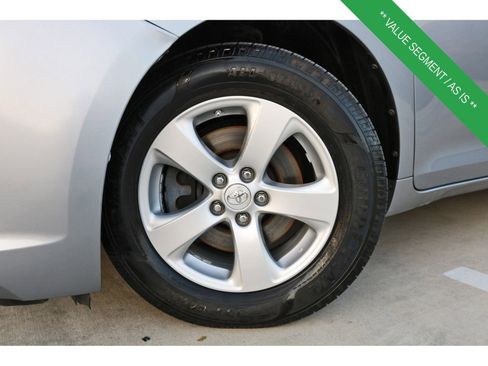 Used 2011 Toyota Sienna LE image 30