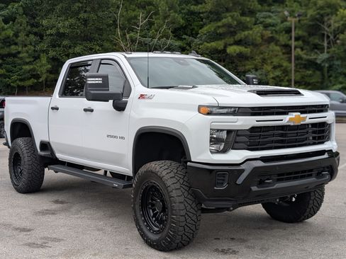 Used 2025 Chevrolet Silverado 2500 Custom w/ Custom Value Package AWD/4WD image 11