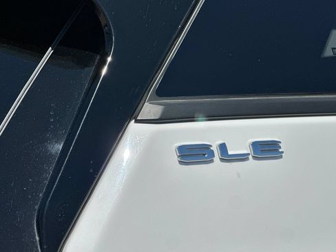 Used 2024 GMC Terrain SLE FWD image 25