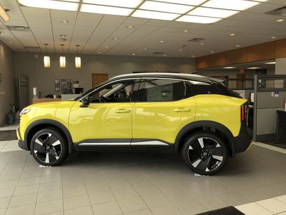 New 2026 Nissan Kicks SR w/ Cold Weather Package