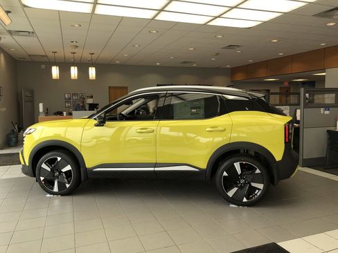 New 2026 Nissan Kicks SR w/ Cold Weather Package image 3