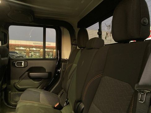 Used 2023 Jeep Gladiator Mojave w/ Cold Weather Group image 9