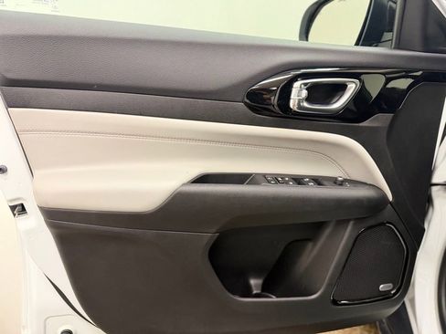 Used 2023 Jeep Compass Limited w/ Sun and Sound Group image 13