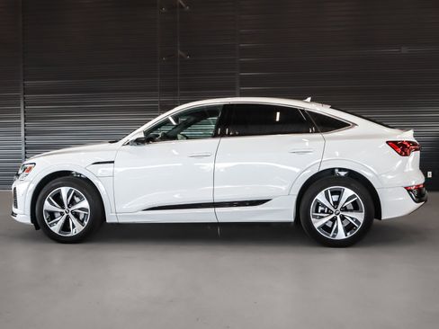 Used 2024 Audi Q8 e-tron Premium Plus image 14