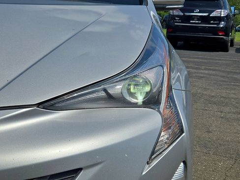 Used 2016 Toyota Prius Four Touring w/ Premium Convenience Package FWD image 10
