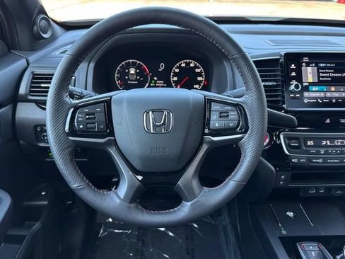 Used 2025 Honda Ridgeline Black Edition image 16