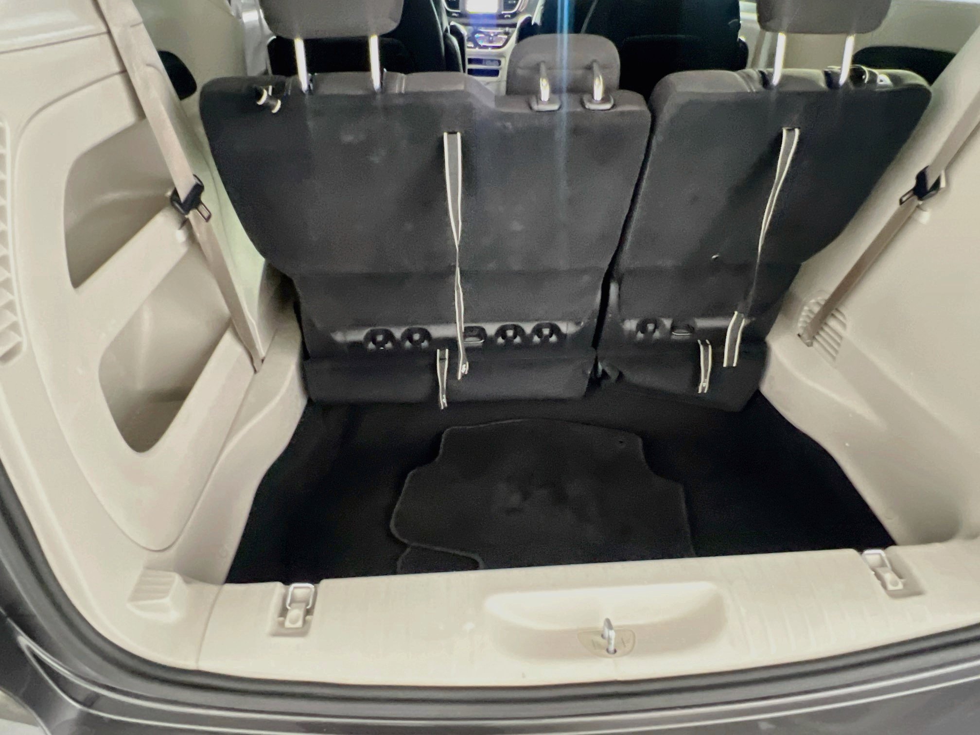 Used 2023 Chrysler Voyager LX FWD image 34