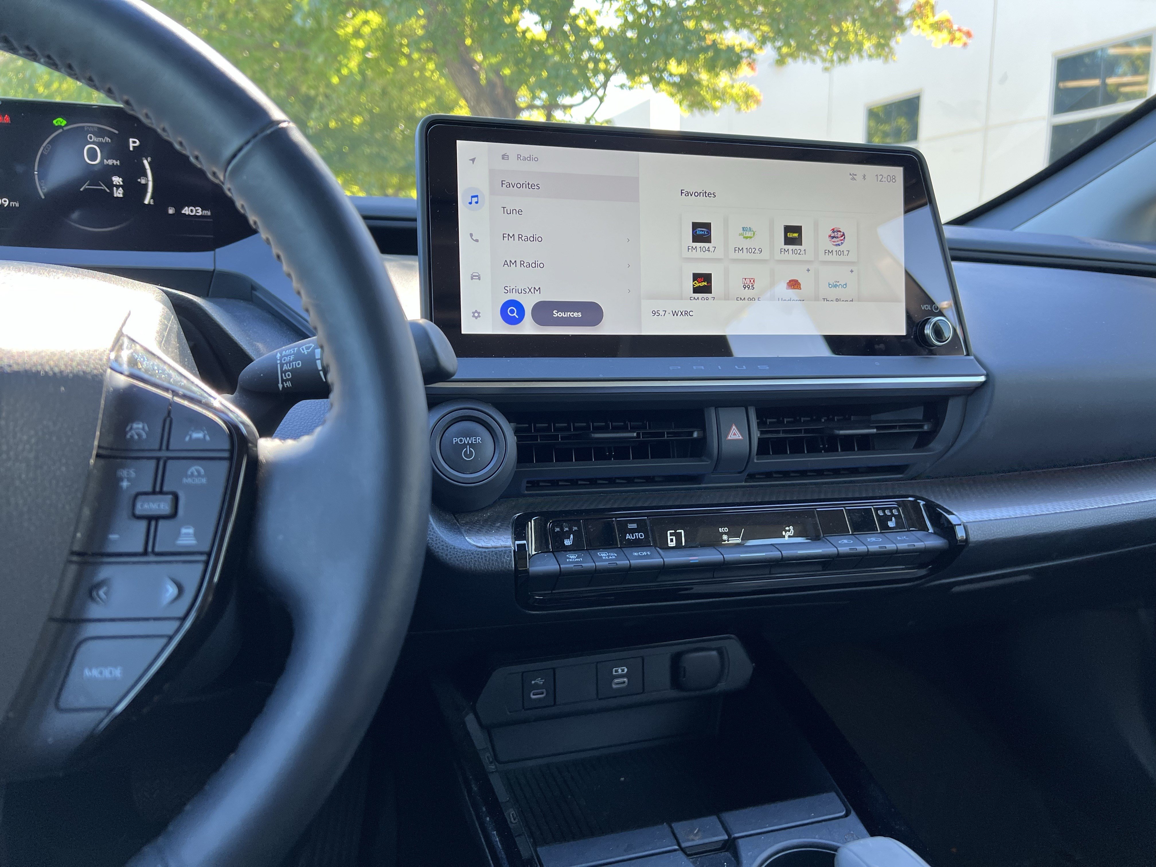 Used 2025 Toyota Prius XLE FWD image 32