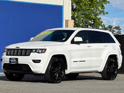 Used 2020 Jeep Grand Cherokee Altitude AWD/4WD image 8