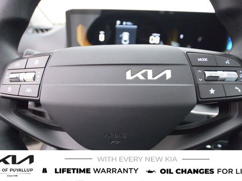New 2025 Kia K4 LX image 26