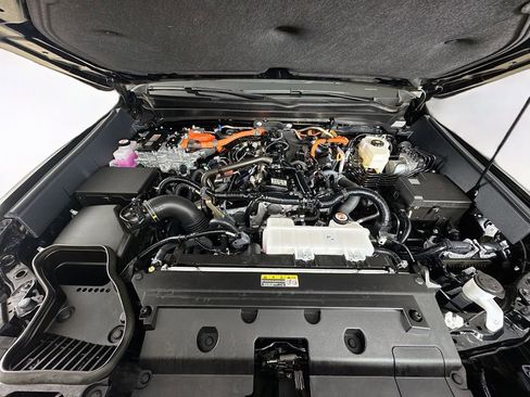 Certified 2025 Toyota Tacoma Limited AWD/4WD image 25