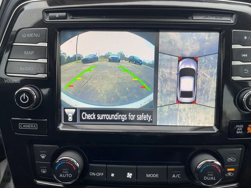 Used 2016 Nissan Maxima Platinum w/ Interior Lighting Package FWD image 23