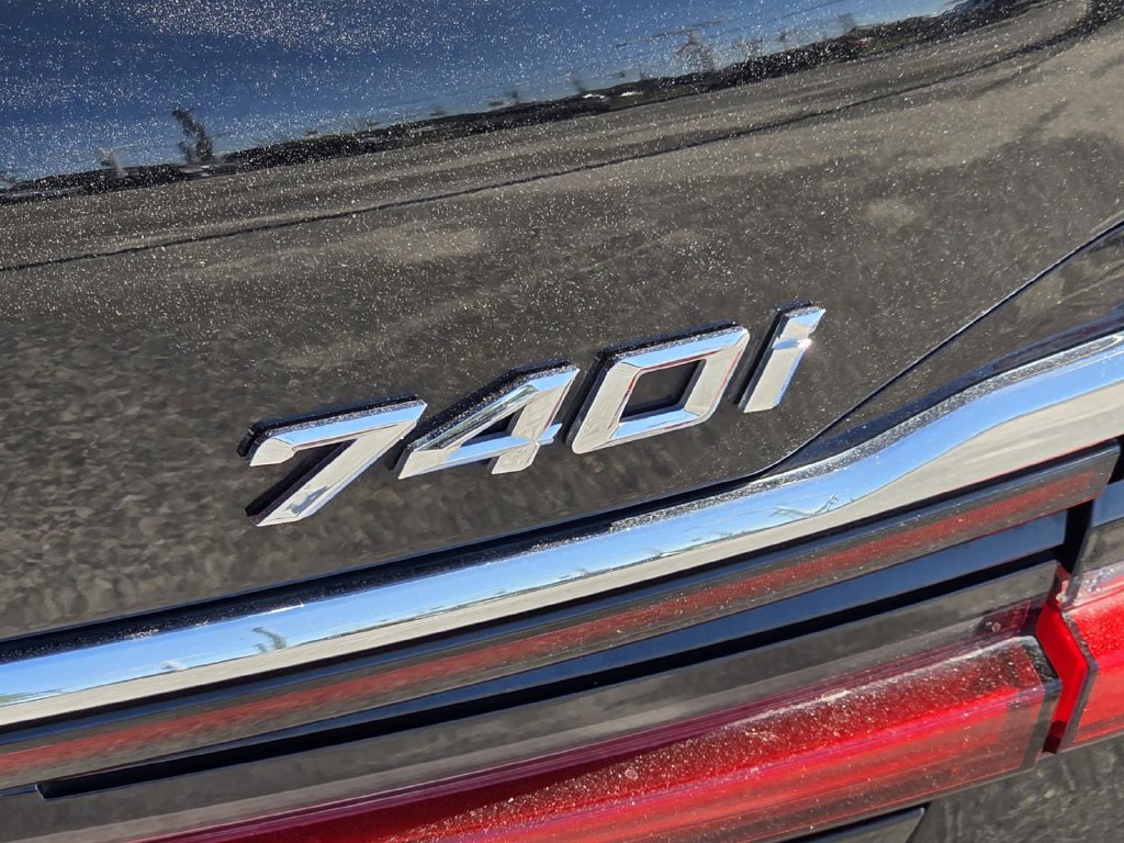 Used 2020 BMW 740i w/ Premium Package RWD image 37
