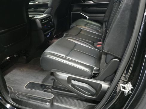 Used 2023 Jeep Wagoneer L Series II image 14