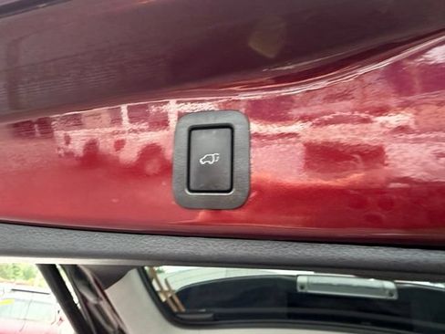 Used 2017 Toyota Highlander Limited AWD/4WD image 19