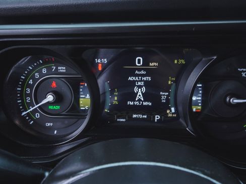 Used 2024 Jeep Wrangler Unlimited Sahara image 17