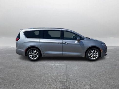 Used 2019 Chrysler Pacifica Limited FWD image 6