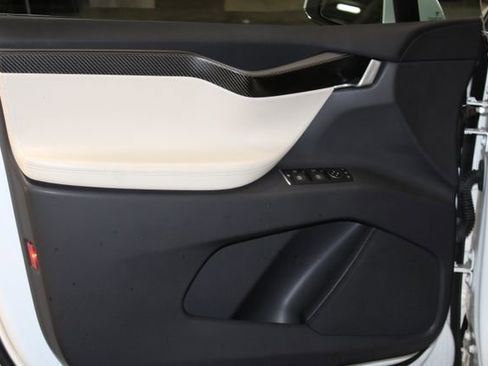 Used 2018 Tesla Model X 75D image 19