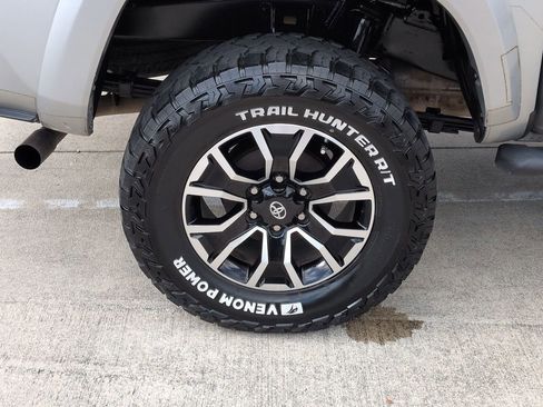 Used 2022 Toyota Tacoma TRD Sport AWD/4WD image 27