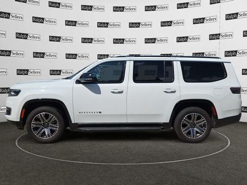 Used 2025 Jeep Wagoneer Series II AWD/4WD image 3