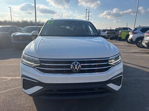Used 2022 Volkswagen Tiguan SE image 2