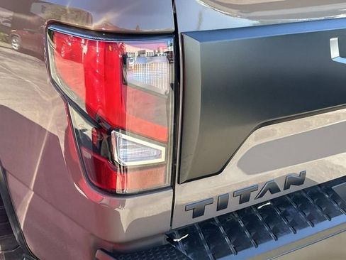 Used 2022 Nissan Titan PRO-4X w/ Pro-4x Convenience Package AWD/4WD image 7