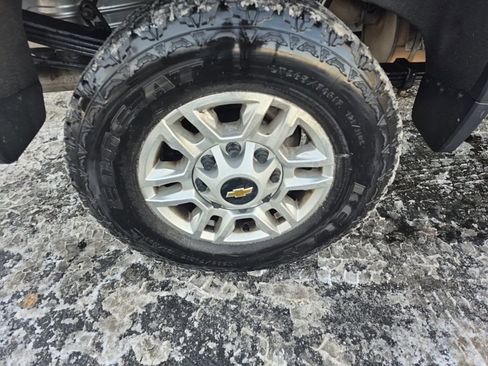 Used 2023 Chevrolet Silverado 2500 LT w/ Convenience Package image 9