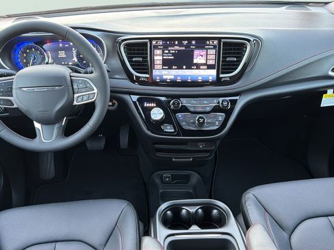 New 2027 Chrysler Pacifica Select FWD image 14