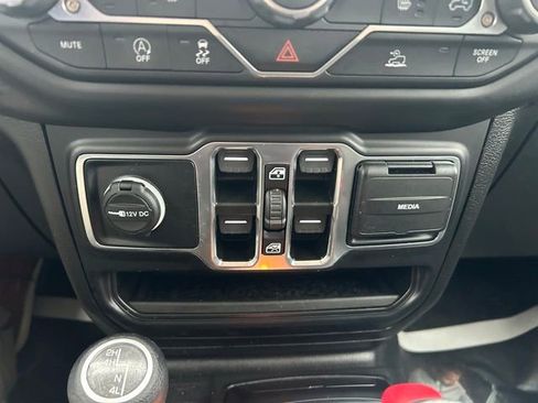 Used 2022 Jeep Wrangler Unlimited Sport AWD/4WD image 25