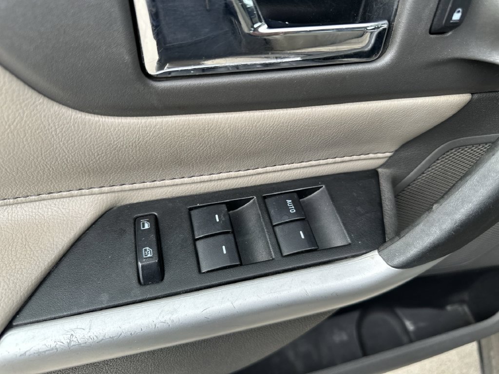 Used 2013 Ford Edge SEL FWD image 22