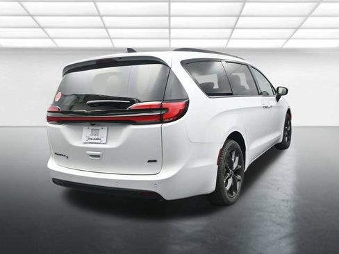 New 2026 Chrysler Pacifica Select w/ S Appearance Package image 8