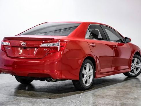Used 2012 Toyota Camry SE FWD image 10