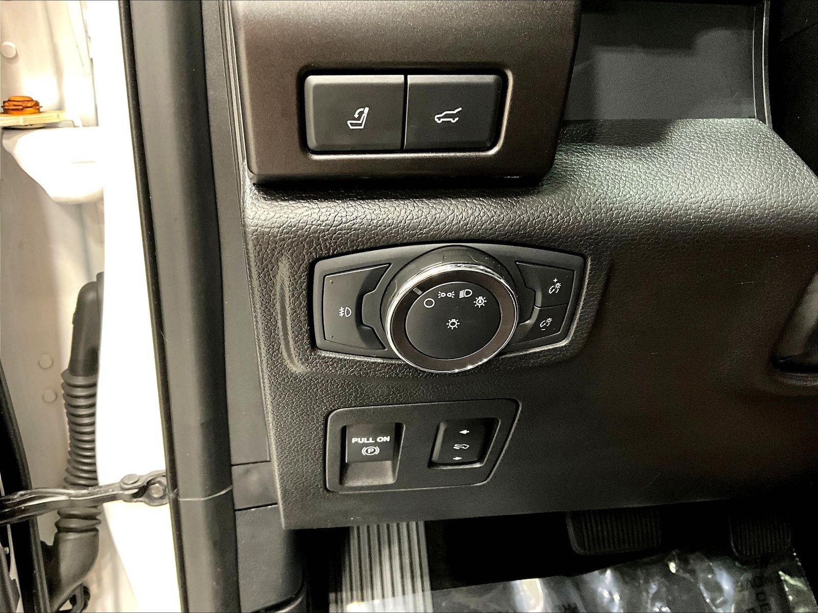 Used 2019 Ford Expedition Limited w/ Equipment Group 302A AWD/4WD image 38