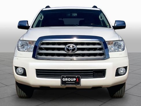 Used 2017 Toyota Sequoia Platinum RWD image 4