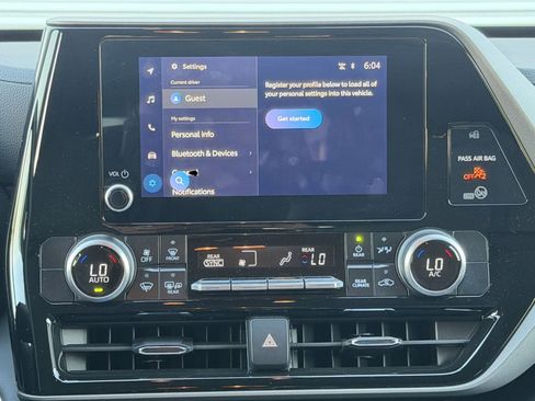 Used 2025 Toyota Highlander LE FWD image 20